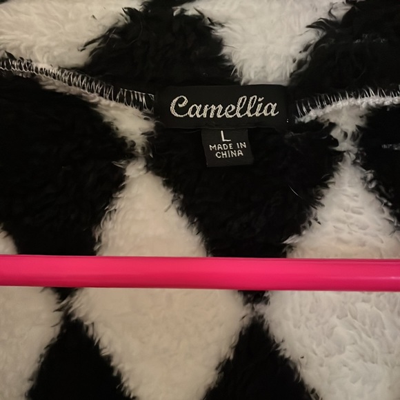 Camellia L womens checkered cropped jacket. Gently used - Picture 2 of 3